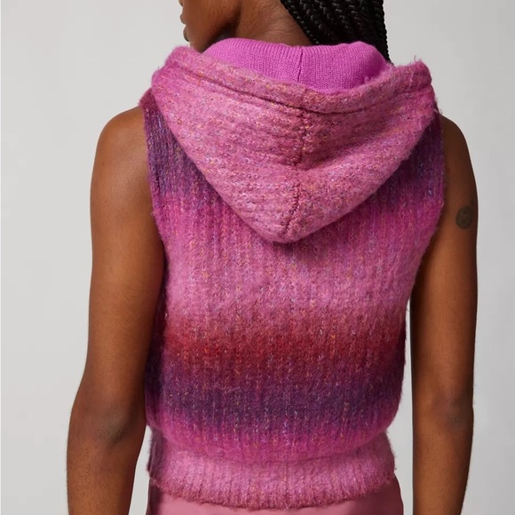 Urban Outfitters Hooded Zip-Up Sweater Vest EUC
Smoke/Pet Free - Picture 10 of 12